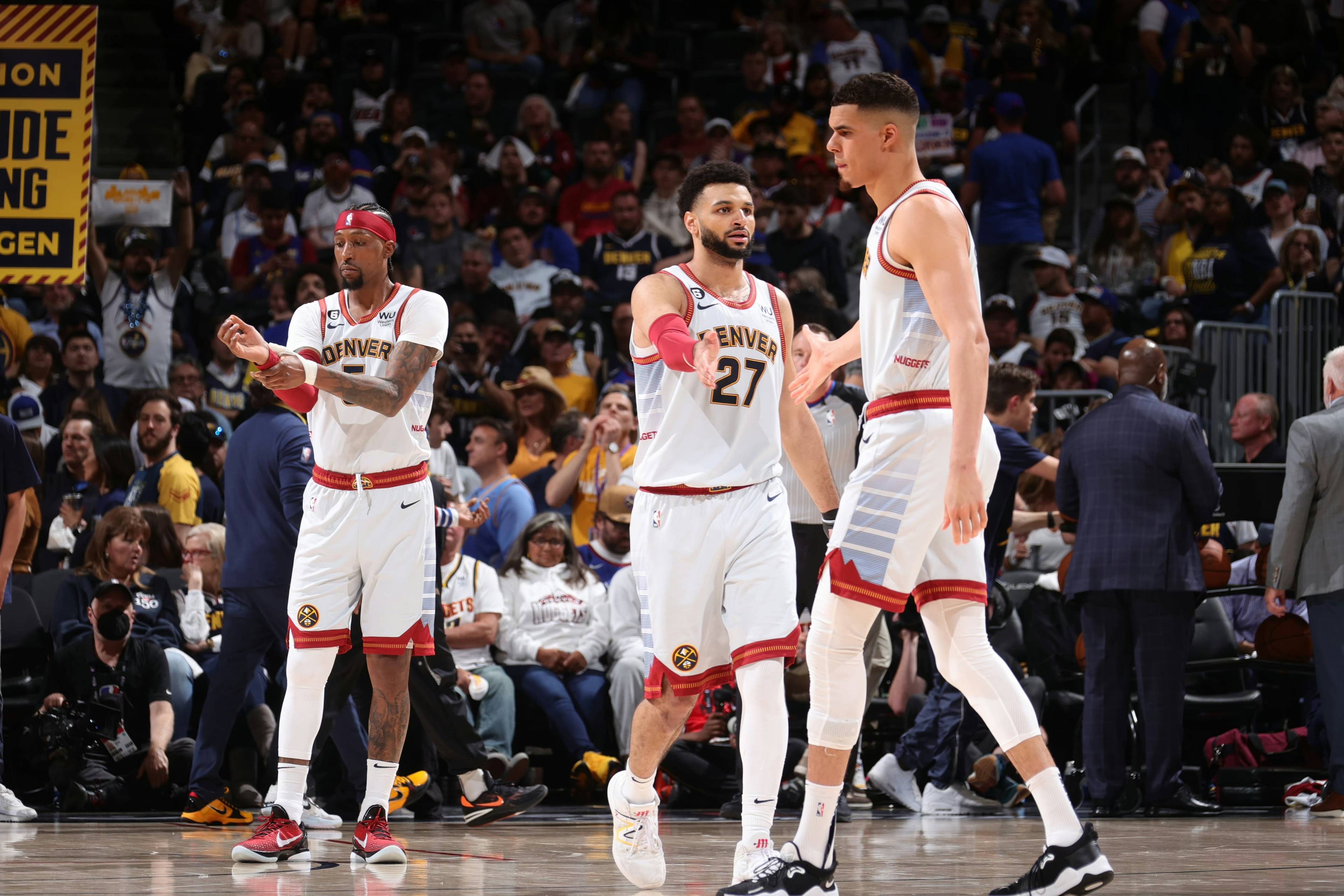 NBA常规赛战报：快船客场险胜雷霆,