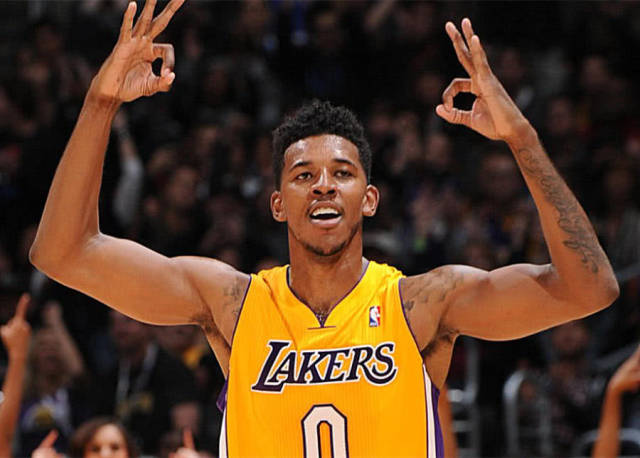 共和报：米兰正加速推进签回蒂亚戈-席尔瓦的交易