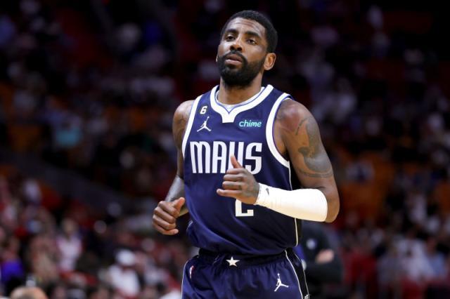 图片报：西蒙斯因抱怨颈痛缺席昨日合练，很可能缺战今日比赛