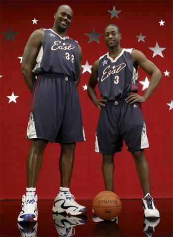 篮球CBA赛场出现精彩扣篮