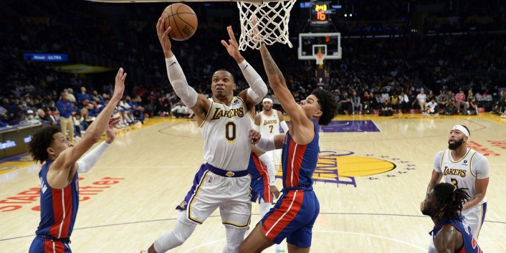 AC米兰主场气势如虹