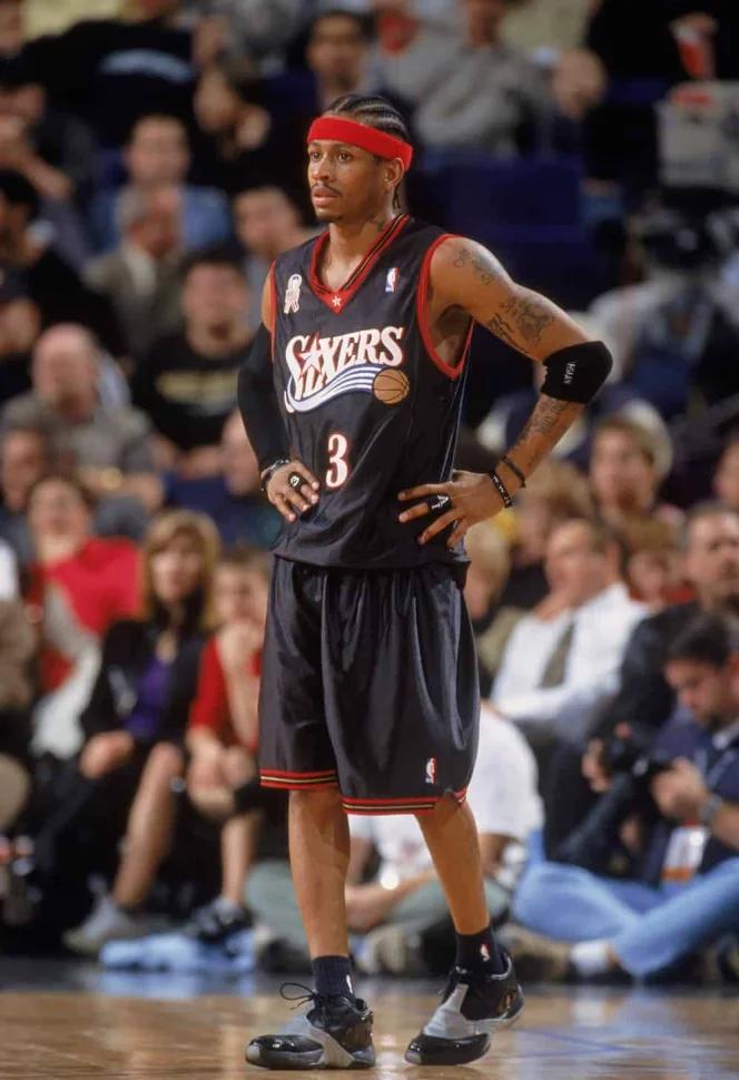 队友羡慕你留洋吗？王博豪：羡慕，我出去有房住